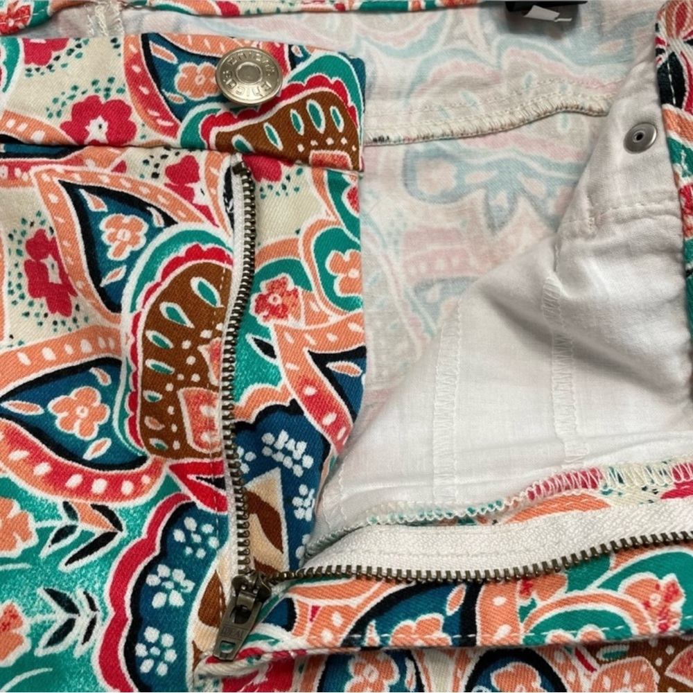 CHICO’s SO SLIMMING Medallion Girlfriend Paisley Print Pants Size 3T (16 Tall) - Picture 7 of 10